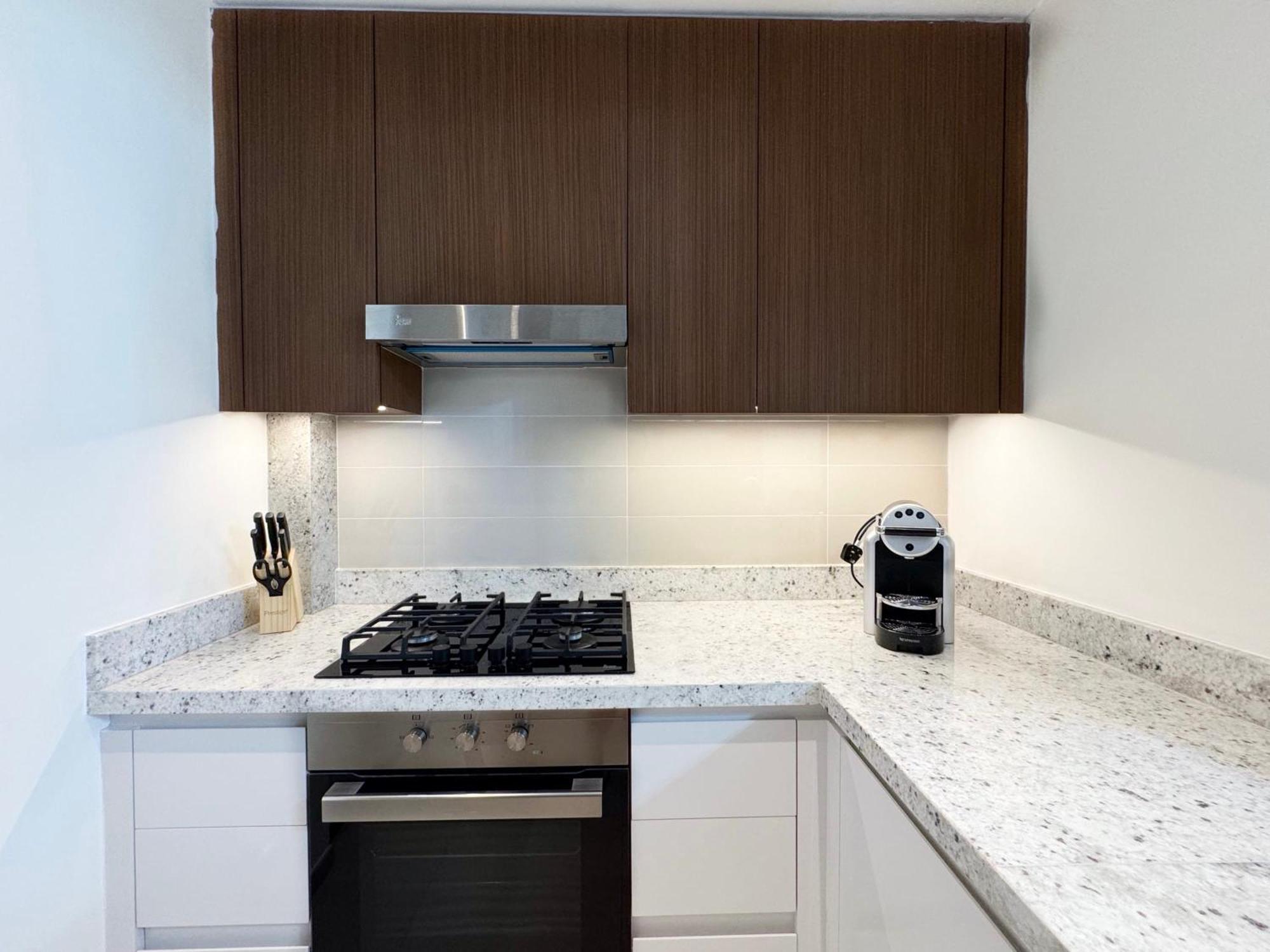 Spacious And Vibrant 1br In Boulevard Heights Dubái