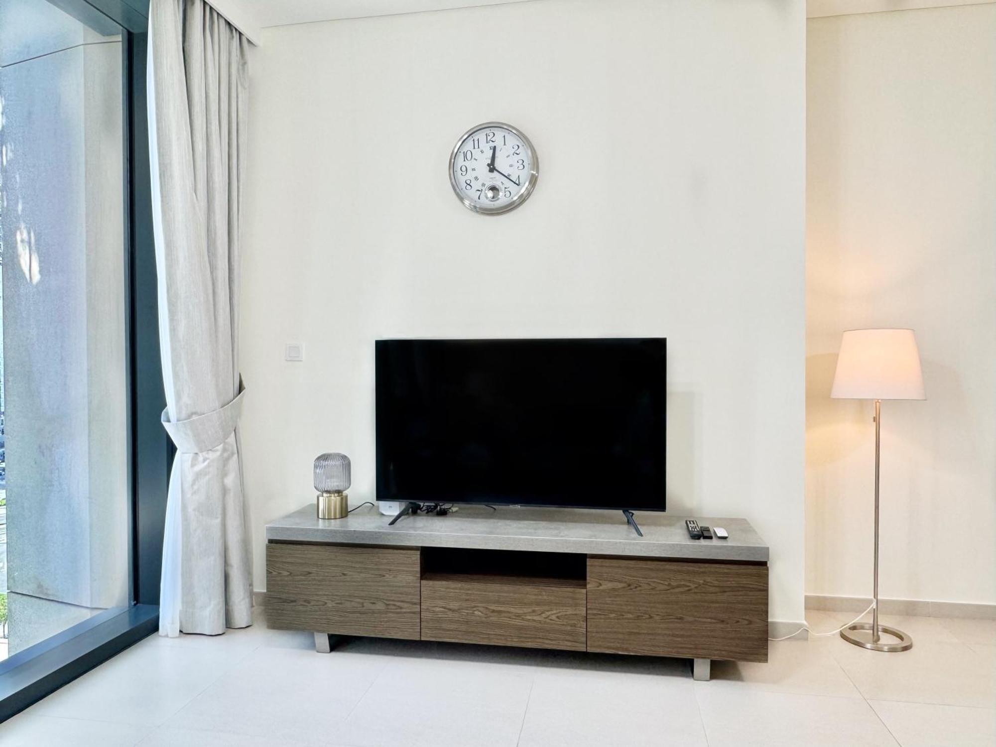 Spacious And Vibrant 1br In Boulevard Heights * Dubái