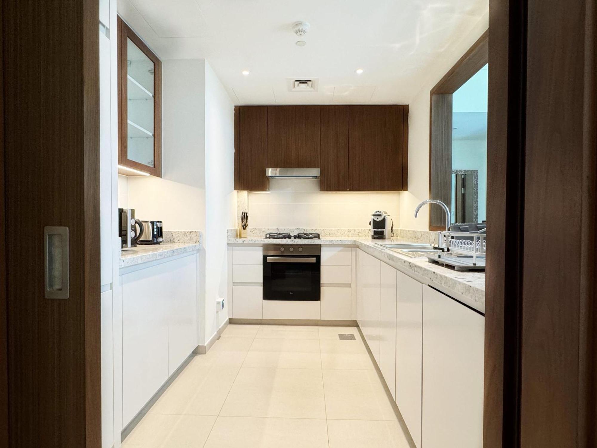 Spacious And Vibrant 1br In Boulevard Heights * Dubái