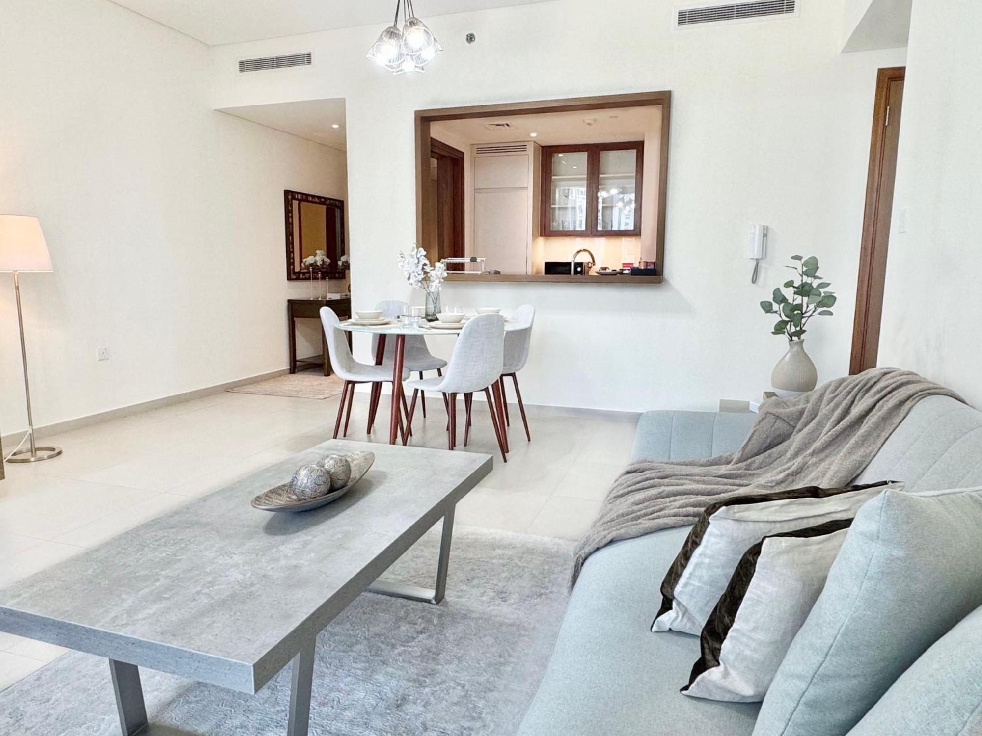 Spacious And Vibrant 1br In Boulevard Heights * Dubái