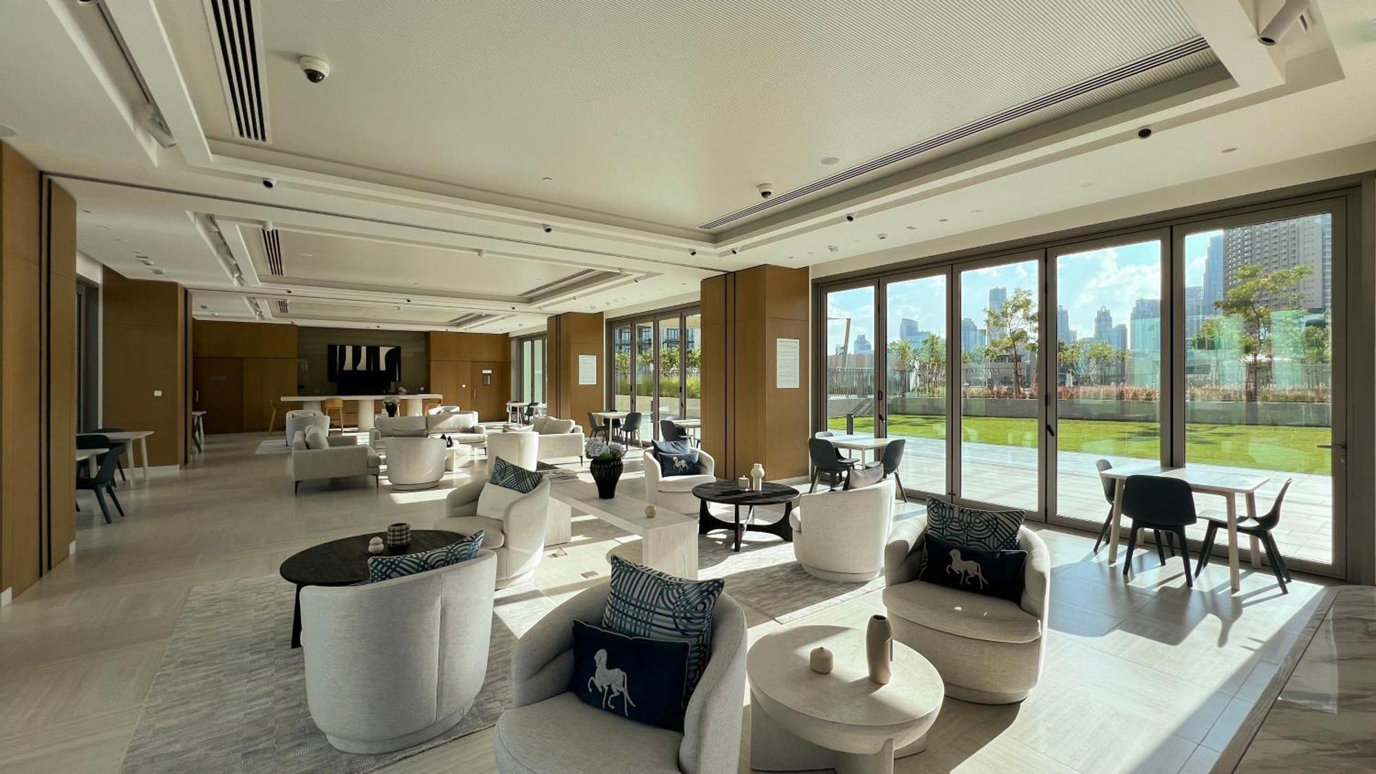 Burj Khalifa View, 2 Balcony W Lounge, Mall Access, Gym, Infinity-pool, Playground, Bbq, Family Friendly *