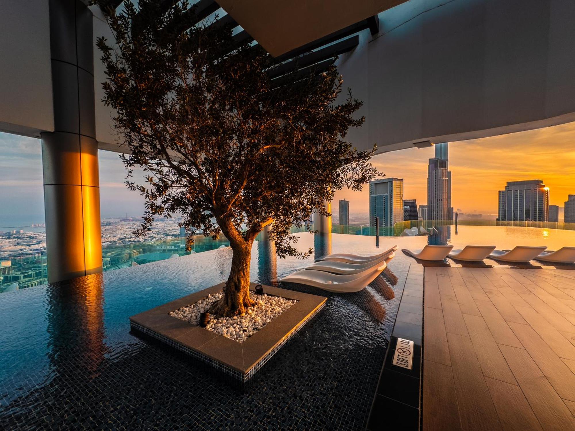 Hausreserv At Paramount Midtown - Infinity Pool With Burj Khalifa View - Luxury Apartemen Dubai