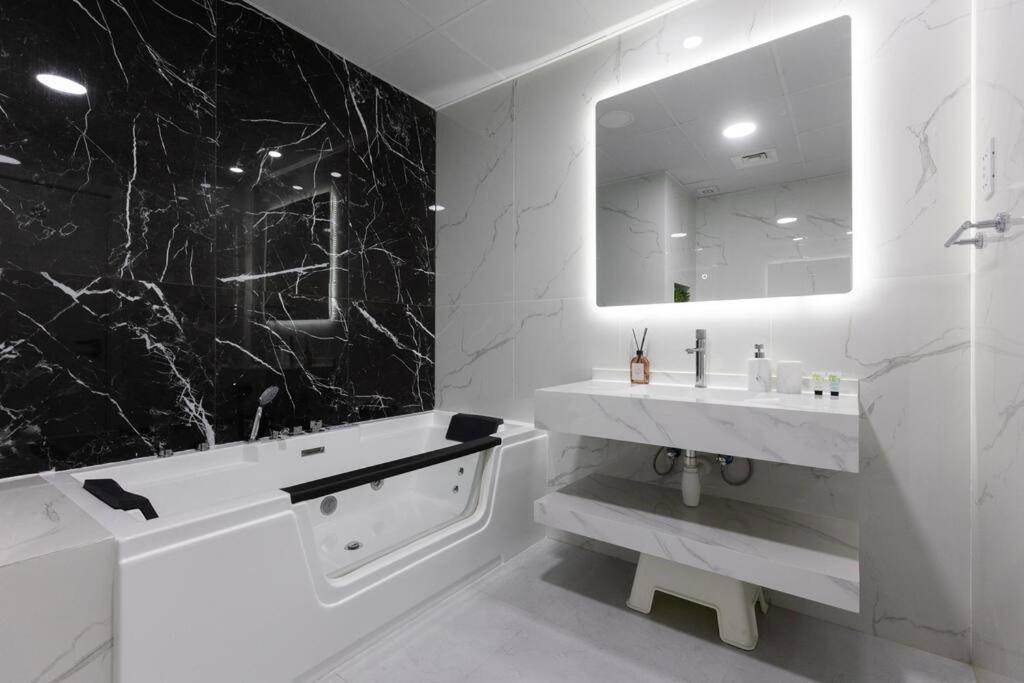 Stylish 3bdr In Rimal 2 Jbr Dubaï