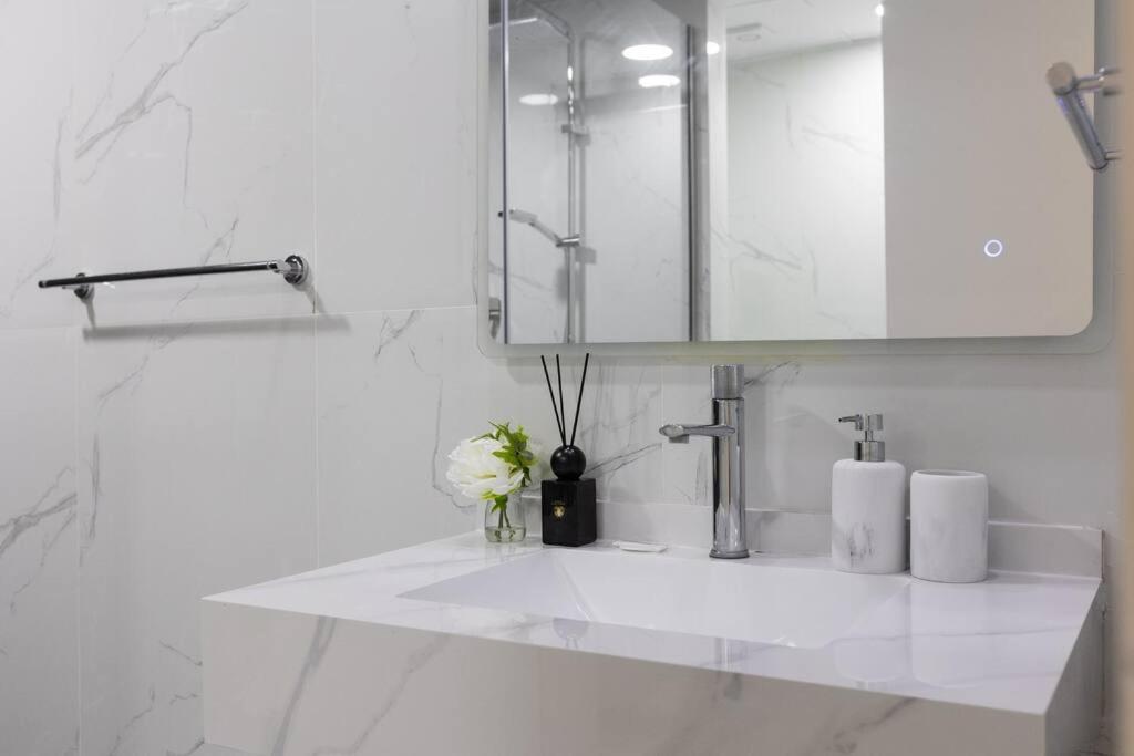 Appartement Stylish 3bdr In Rimal 2 Jbr *