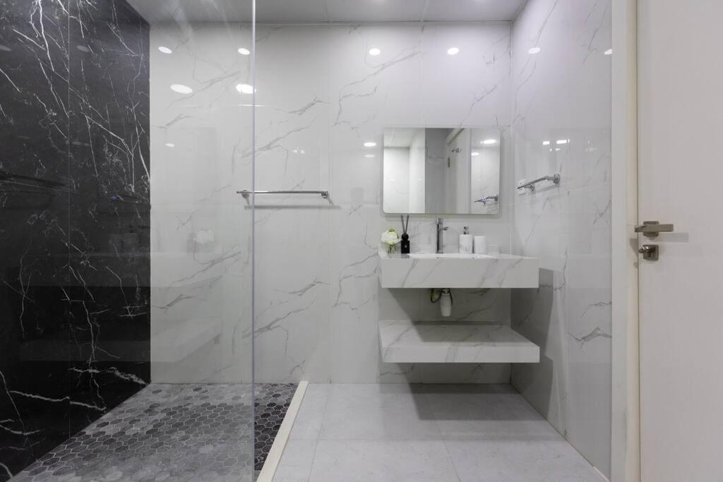 Stylish 3bdr In Rimal 2 Jbr Dubaï