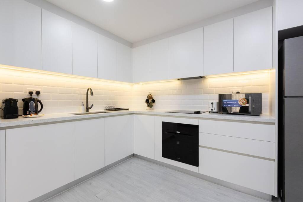 Appartement Stylish 3bdr In Rimal 2 Jbr *