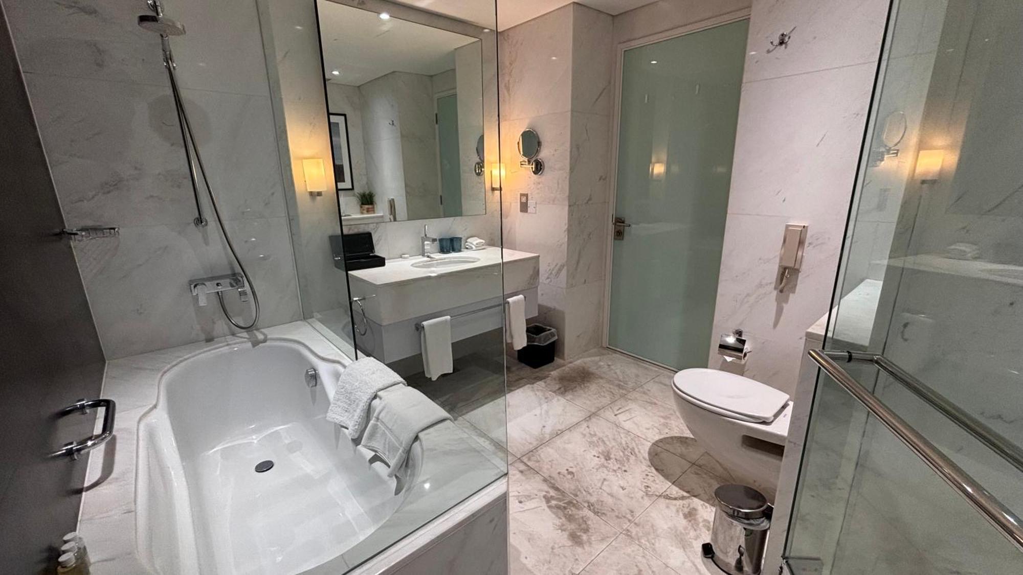 Emaar Residences Fashion Avenue - Formerly Address Mall - Stunning Apartahotel