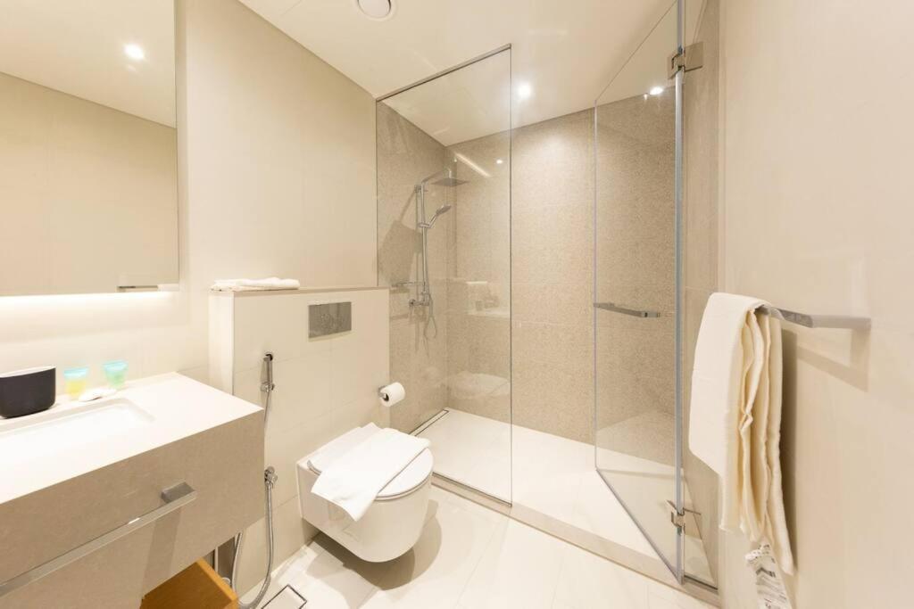 1br In A Prime Jbr Location With Access Appartement Dubai