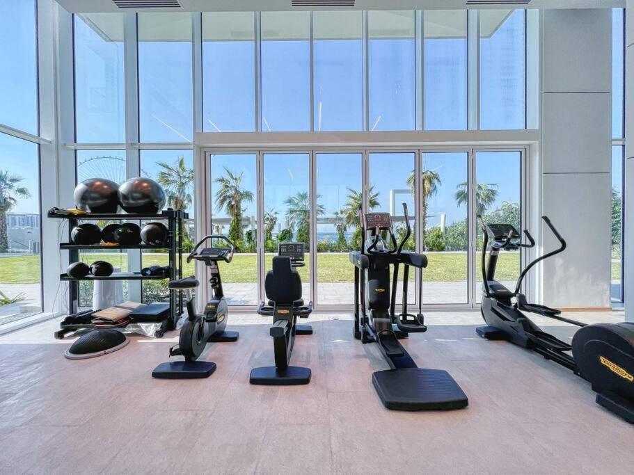 1br In A Prime Jbr Location With Access Appartement *