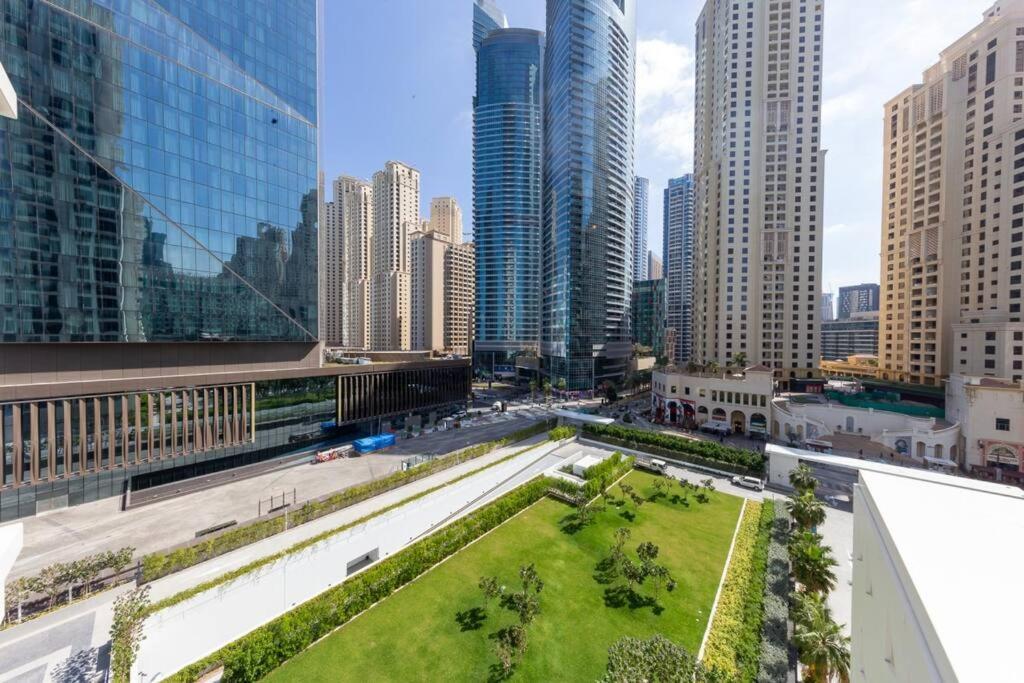 Appartement 1br In A Prime Jbr Location With Access