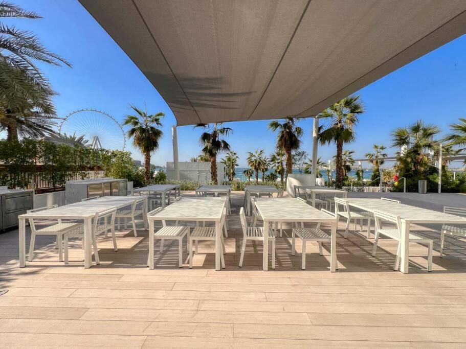 1br In A Prime Jbr Location With Access Appartement *