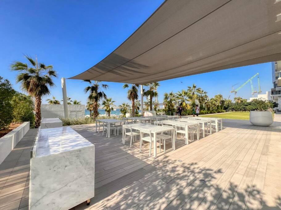 Appartement 1br In A Prime Jbr Location With Access
