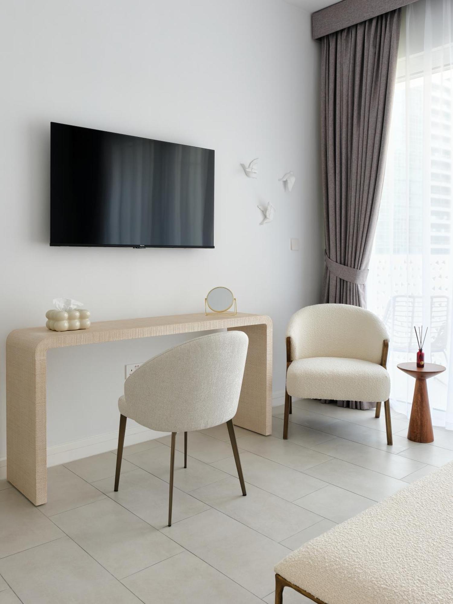 Luxury Beachfront Escape In La Vie Jbr