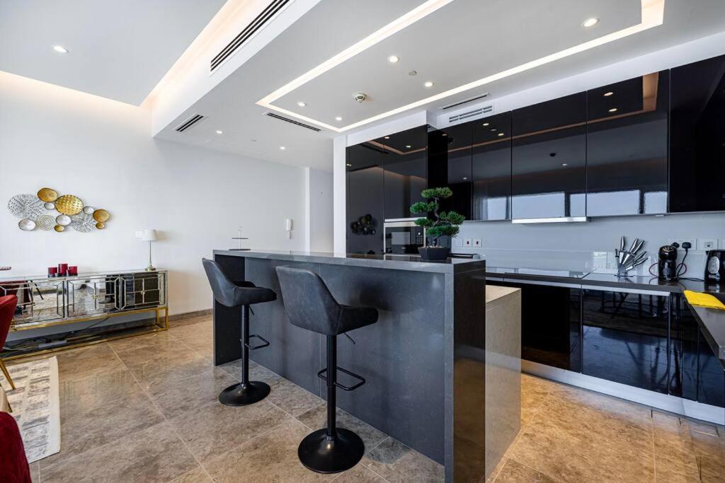 Appartement Private Beach - 4br - 8 Sleep - Pool - 180 Grades Sea & Ain View - Huge Balcony - Parking - Prime Location