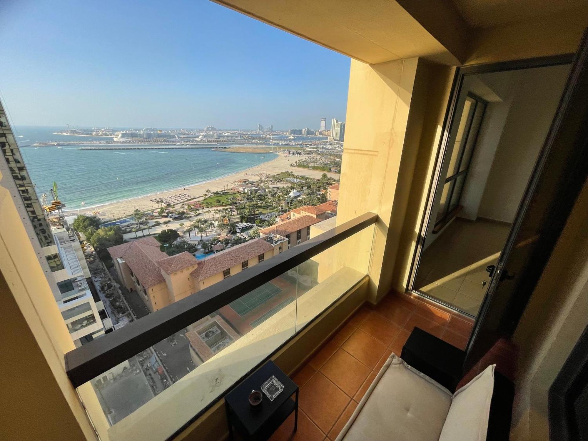 Seaview Beach Jbr - Walk To Beach - Gym - Pool - Metro Station * Dubái