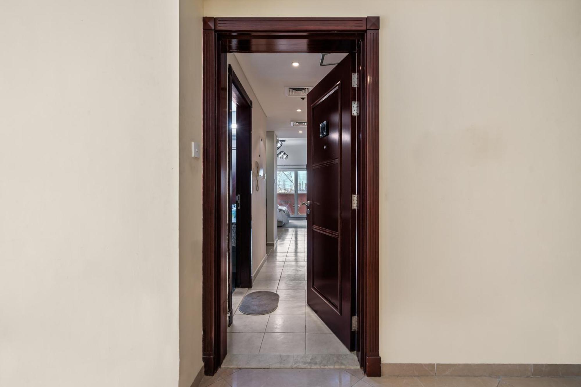 Luxurious Near Jbr Apartment Dubai