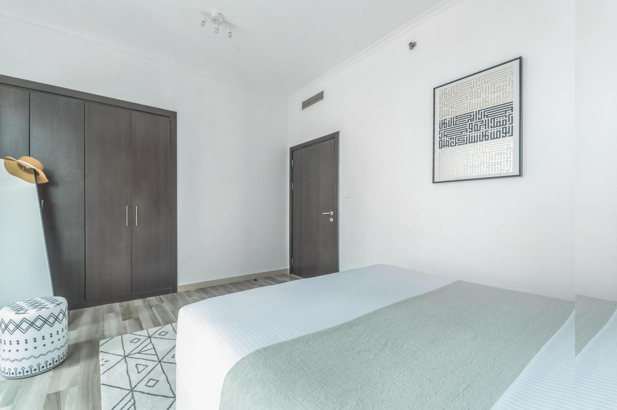 Frank Porter - Torch Tower Apartemen