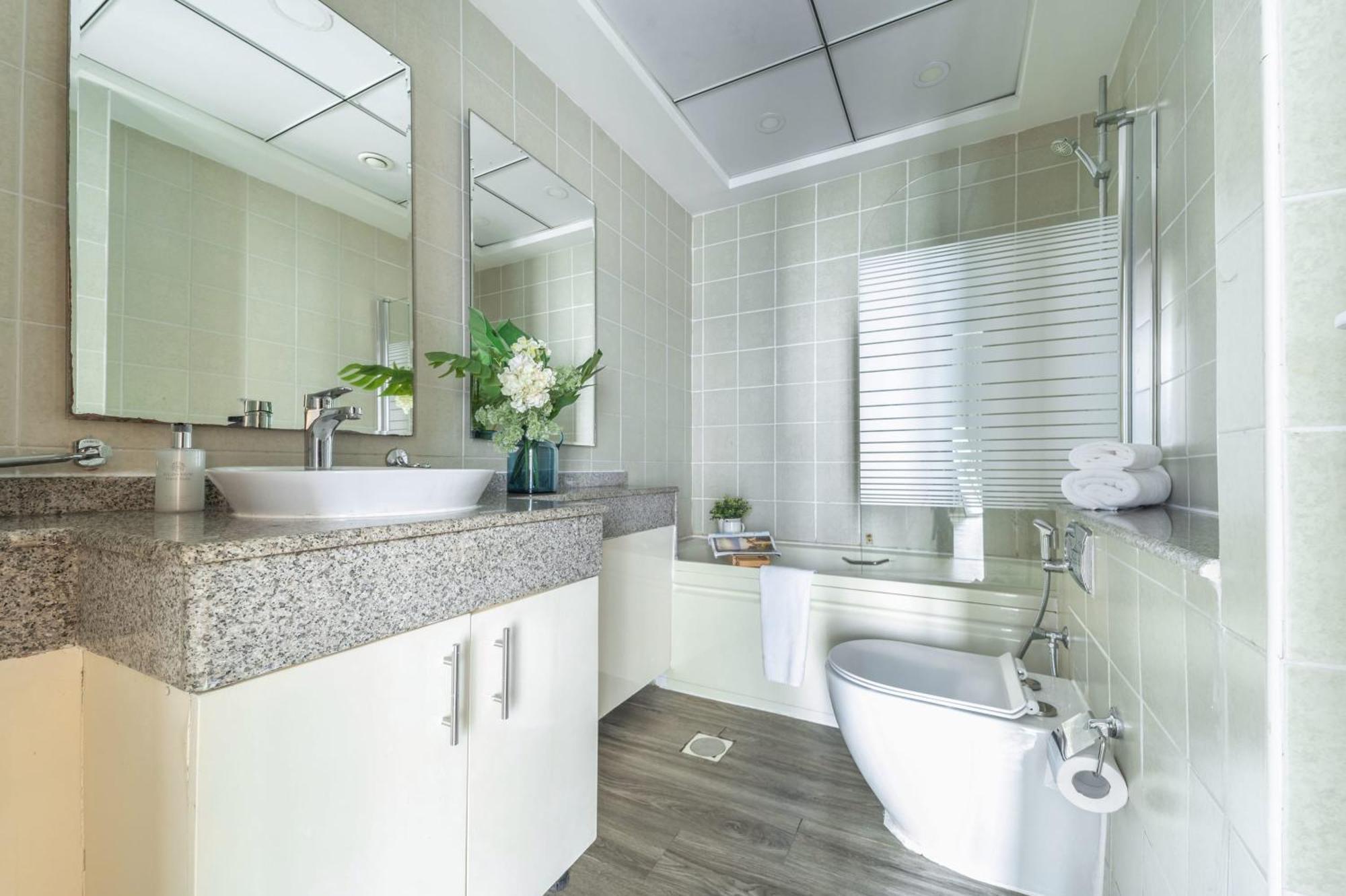 Frank Porter - Torch Tower Apartament *