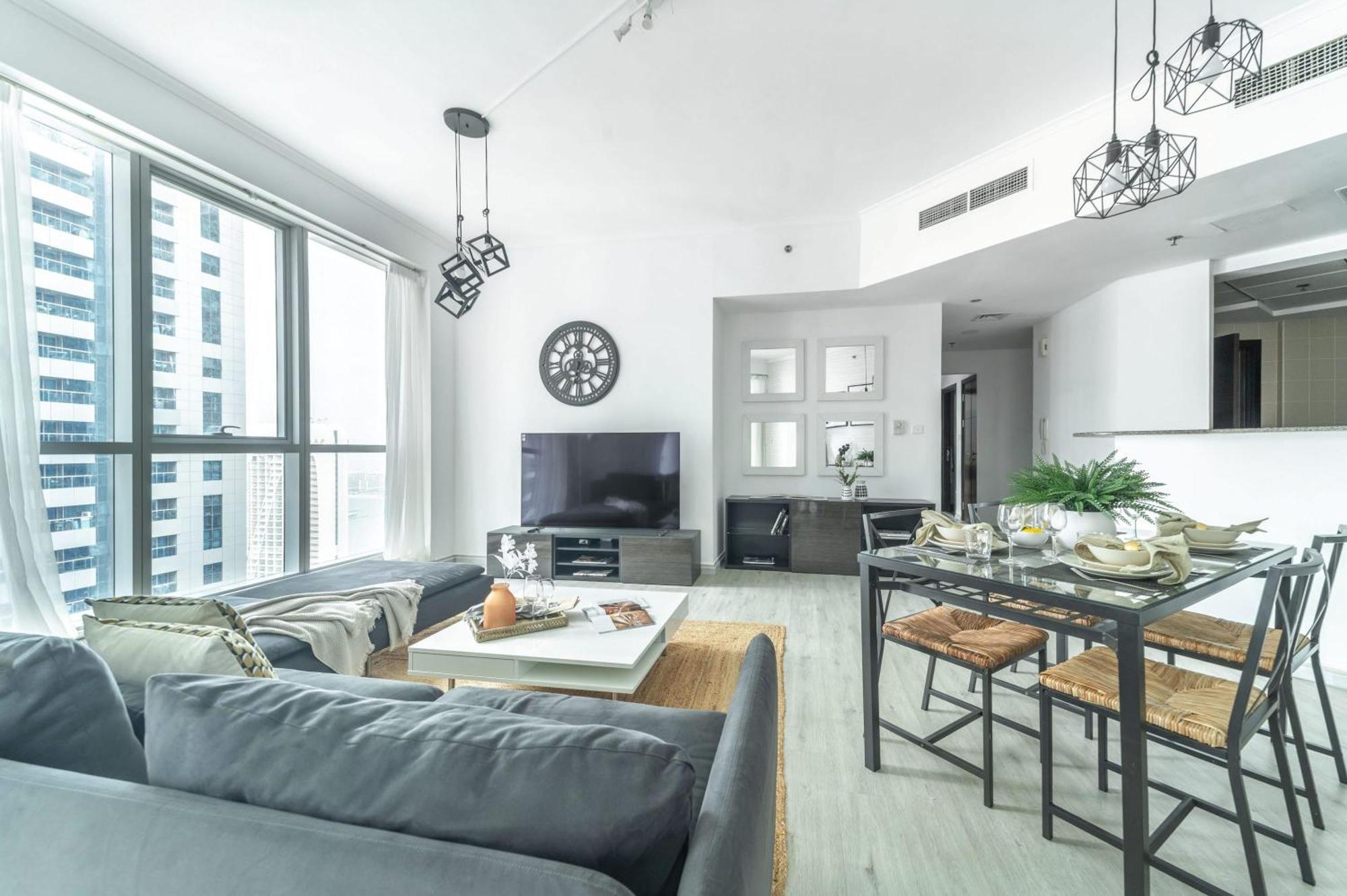 Frank Porter - Torch Tower Apartament