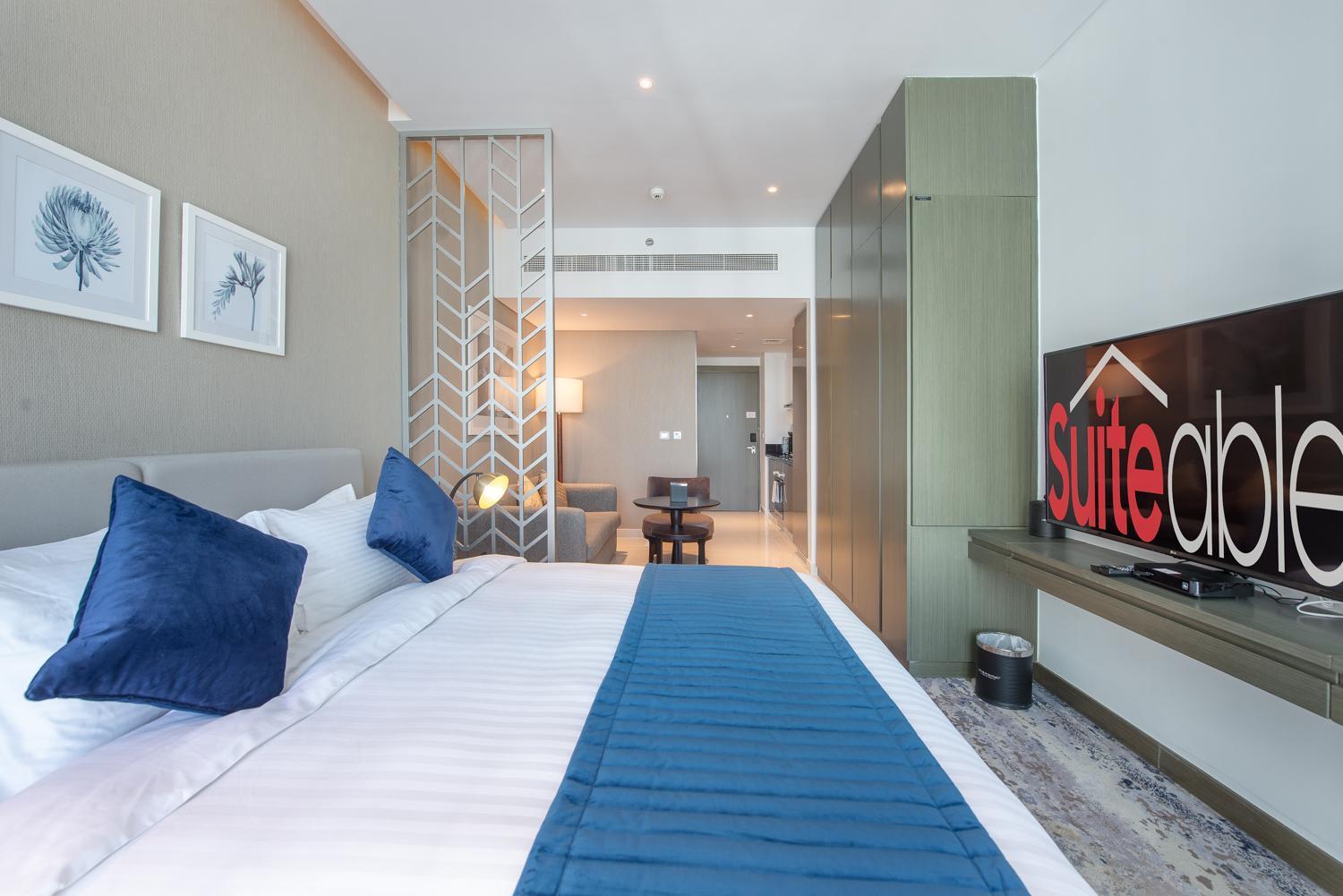 Cosmopolitan Studio Full Canal View By Suiteable Apartment
