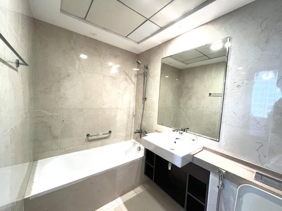 1 Bedroom Flat, Luxury Amenities, Near Jbr & Club With Free Parking In Jbr Apartamento *