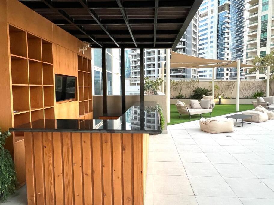 1 Bedroom Flat, Luxury Amenities, Near Jbr & Club With Free Parking In Jbr Apartamento