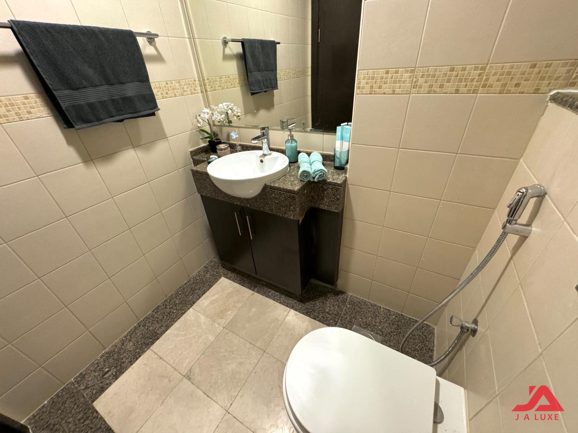Lovely Marina View 1br In Bay Central Tower Dubaï