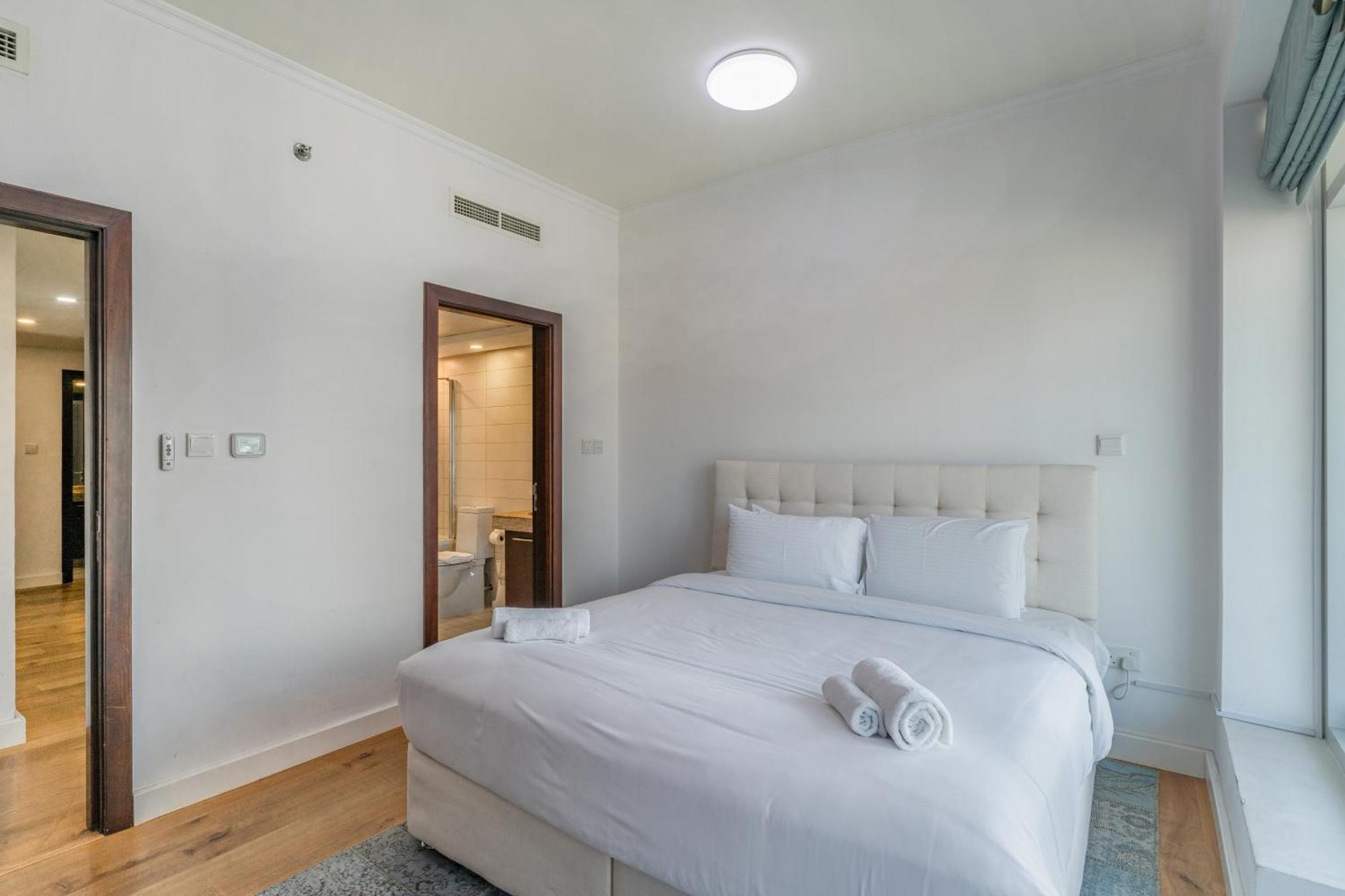 Chic 2br Apartment, Prime Location Near Mall - Allsopp&allsopp Apartamento Dubái