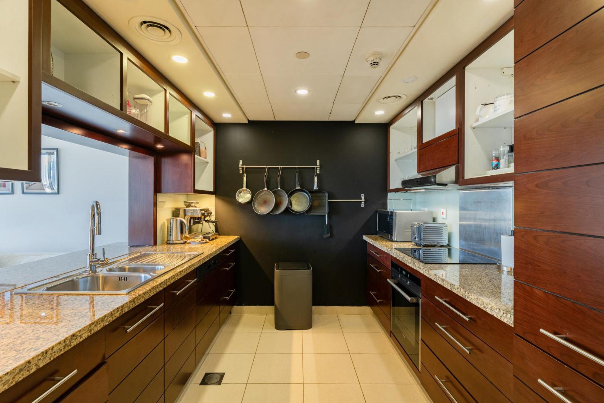 Chic 2br Apartment, Prime Location Near Mall - Allsopp&allsopp Apartamento Dubái