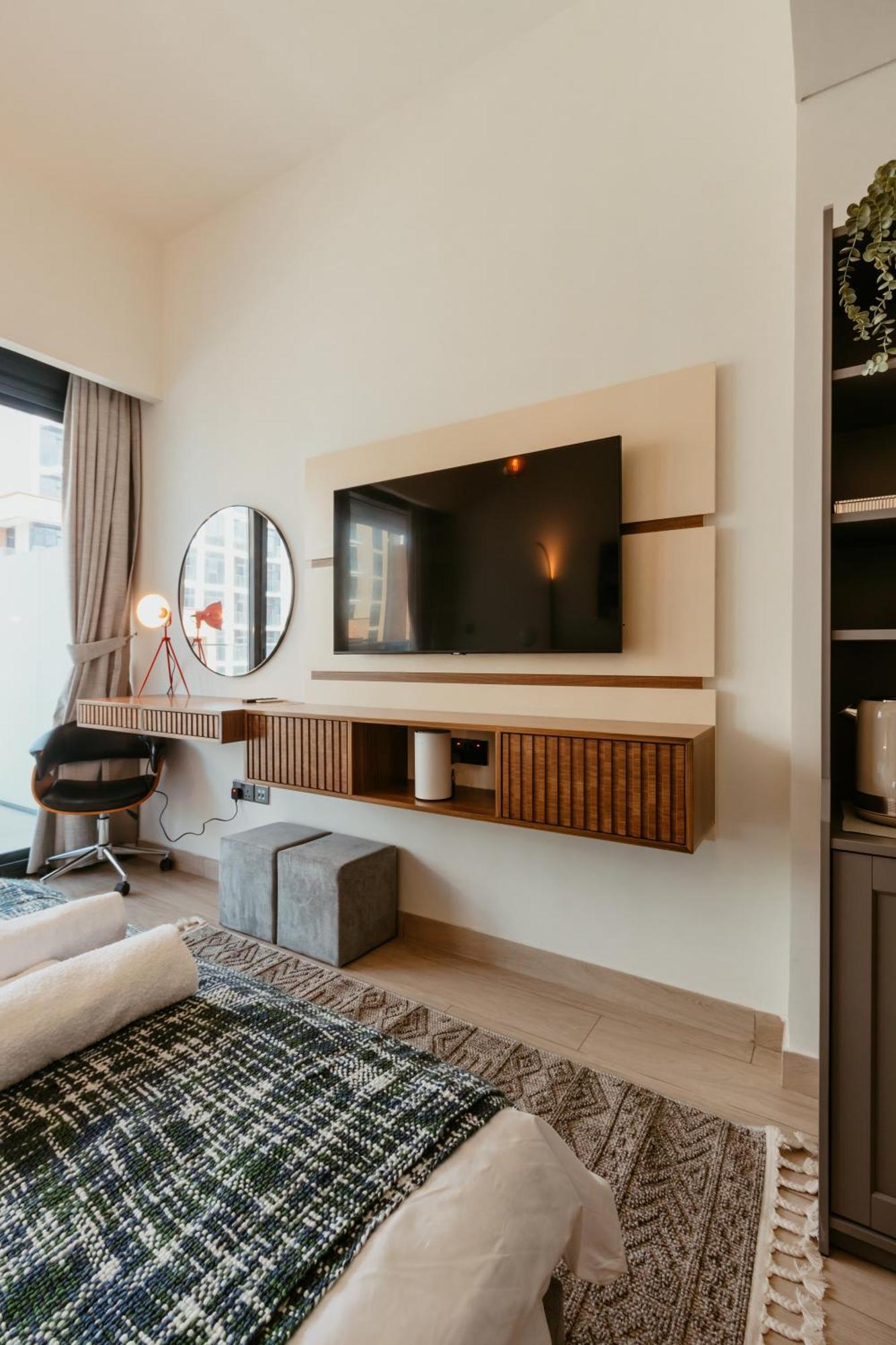 Modern Oasis: Spacious Near Downtown Dubaï