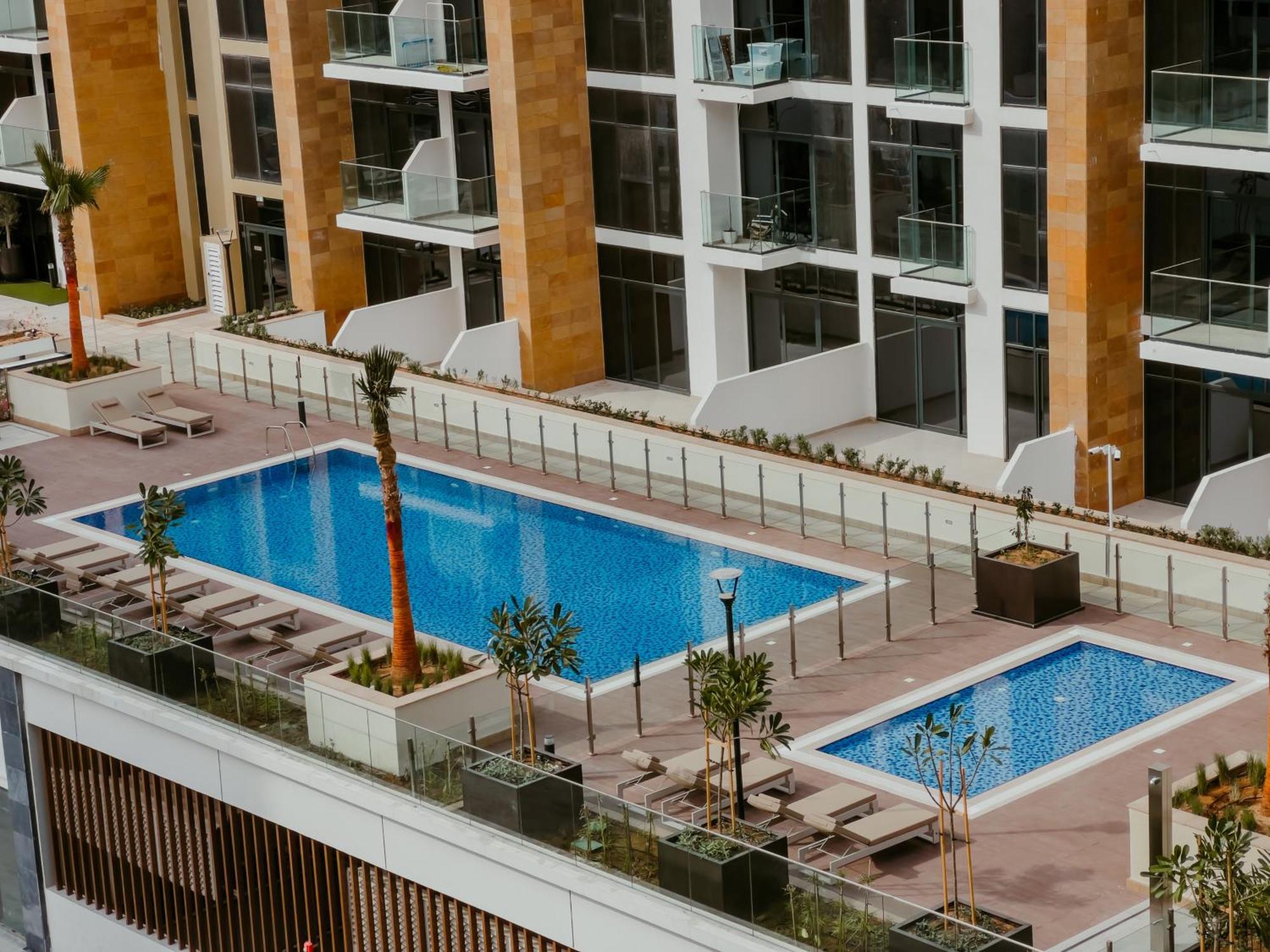 Modern Oasis: Spacious Near Downtown Appartement Dubaï