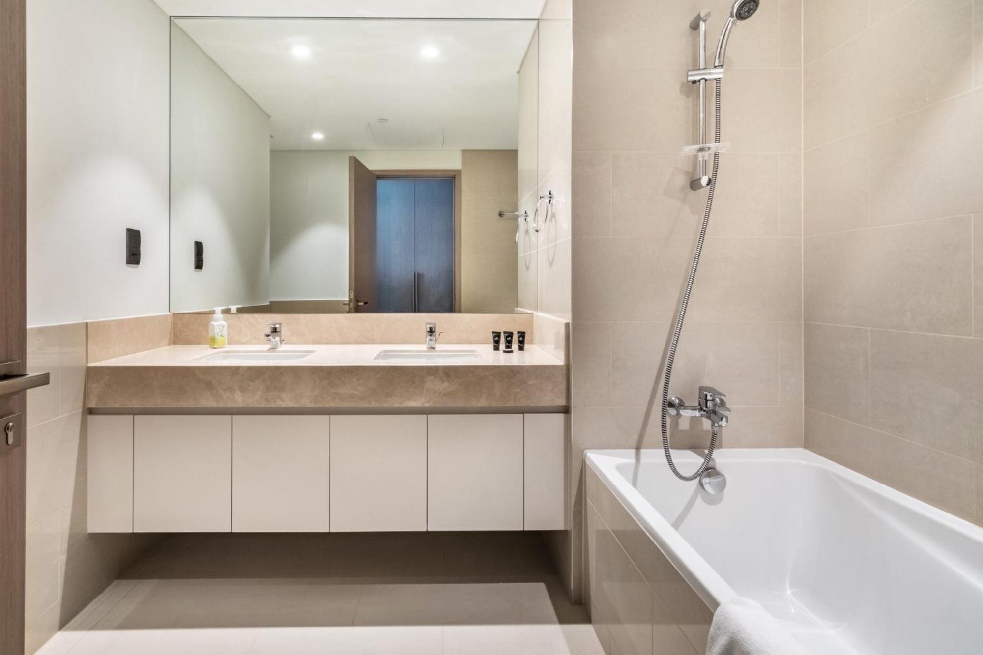 Downtown Dubai- 2br In Act Towers Vakantiehuis