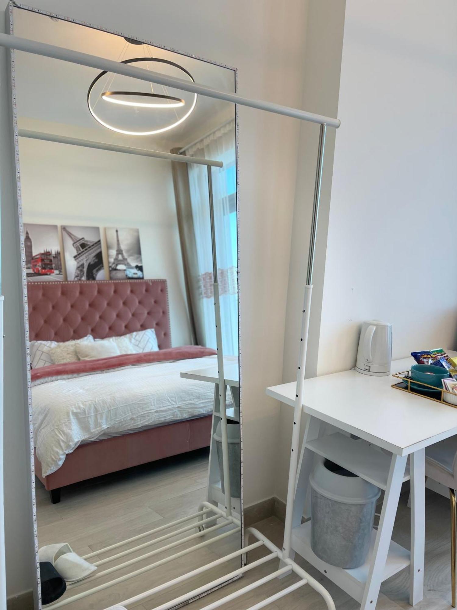 Apartamento Burj Khalifa View Ensuite King Bedroom In A 2 Bedroom Mall 8mins Dubái