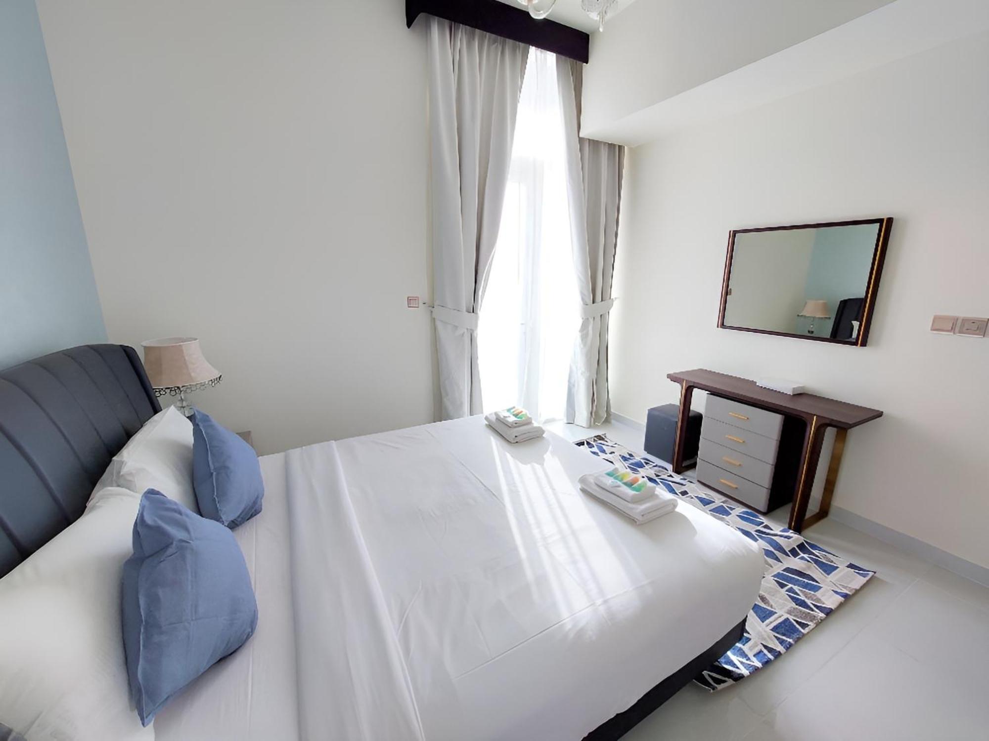 Spacious, Economical Near Miralcz Garden Apartament *