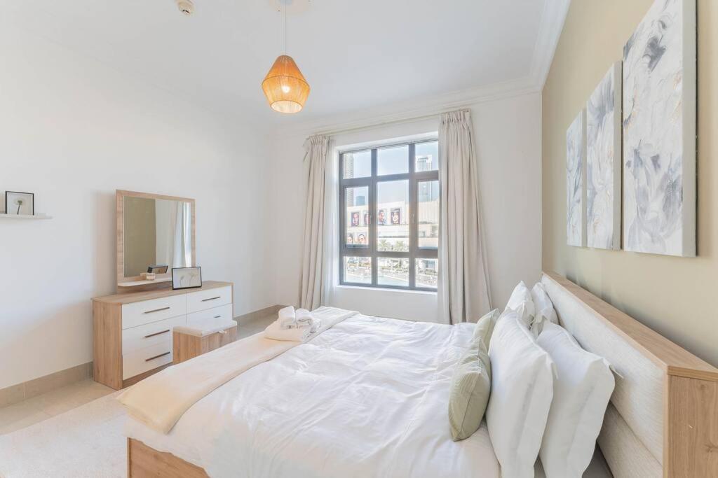Traditional 2 Bedroom With Fountain View Appartement Dubaï