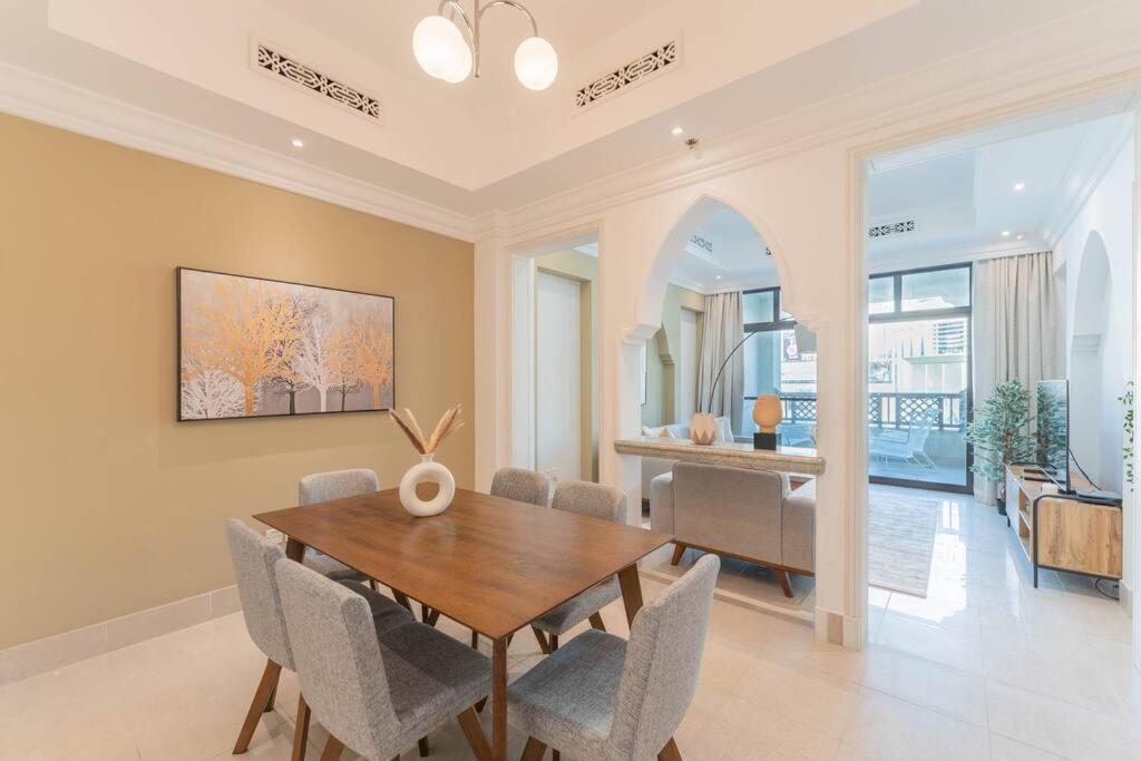 Traditional 2 Bedroom With Fountain View * Dubaï