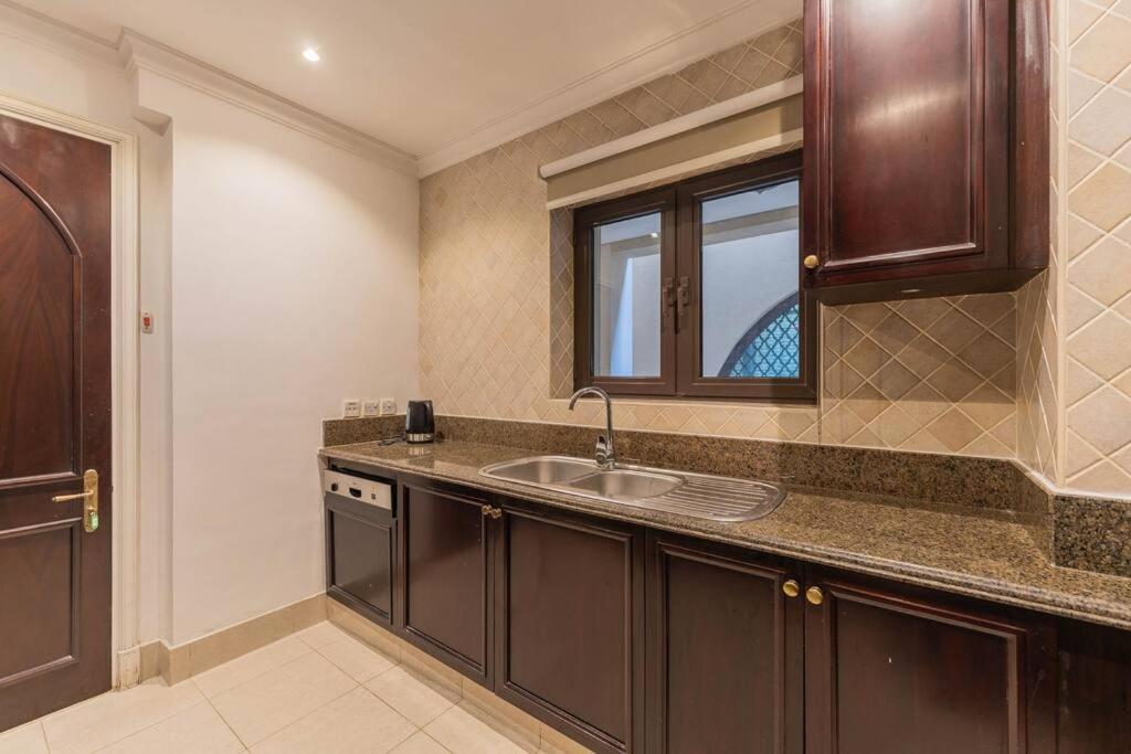 Traditional 2 Bedroom With Fountain View Appartement Dubaï