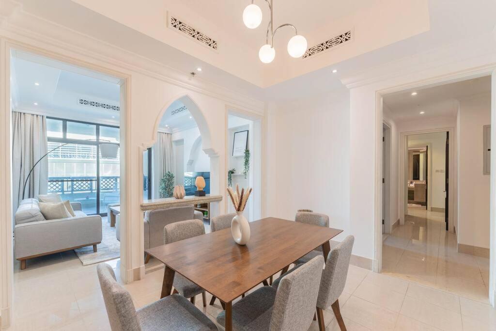Traditional 2 Bedroom With Fountain View Appartement Dubaï