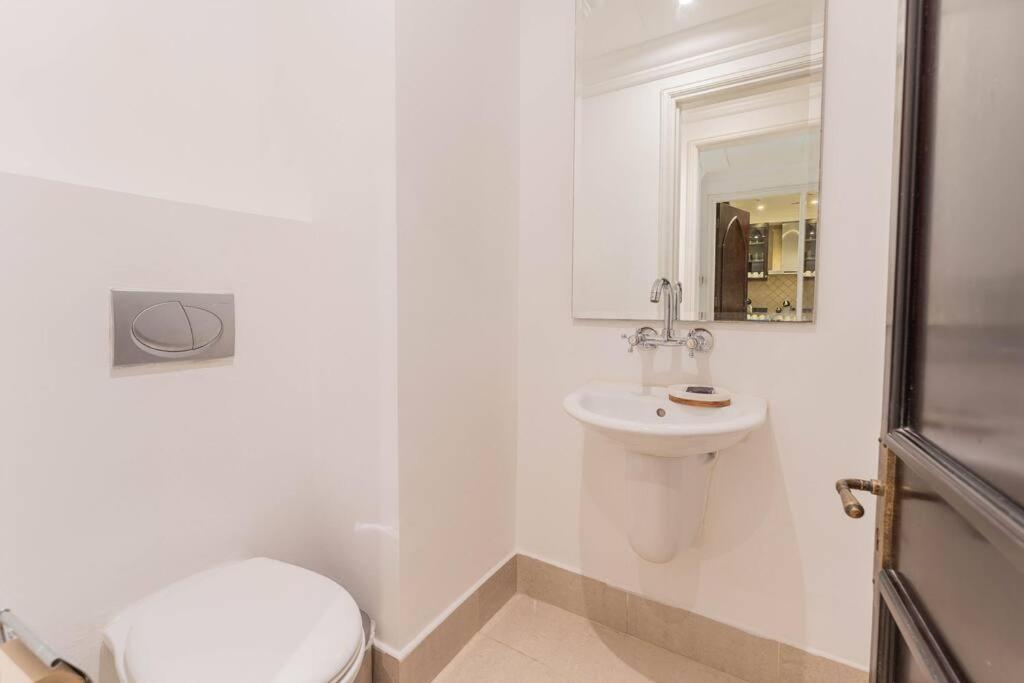 Traditional 2 Bedroom With Fountain View Apartamento