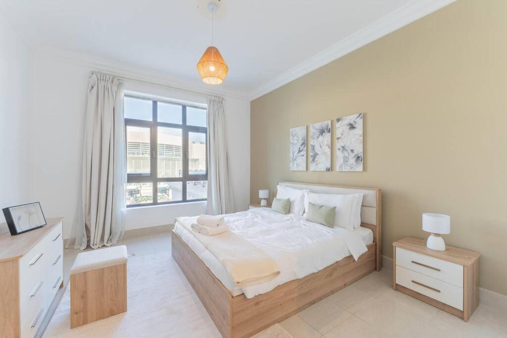 Traditional 2 Bedroom With Fountain View Apartamento Dubai