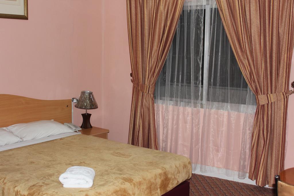 Zaineast Hotell *