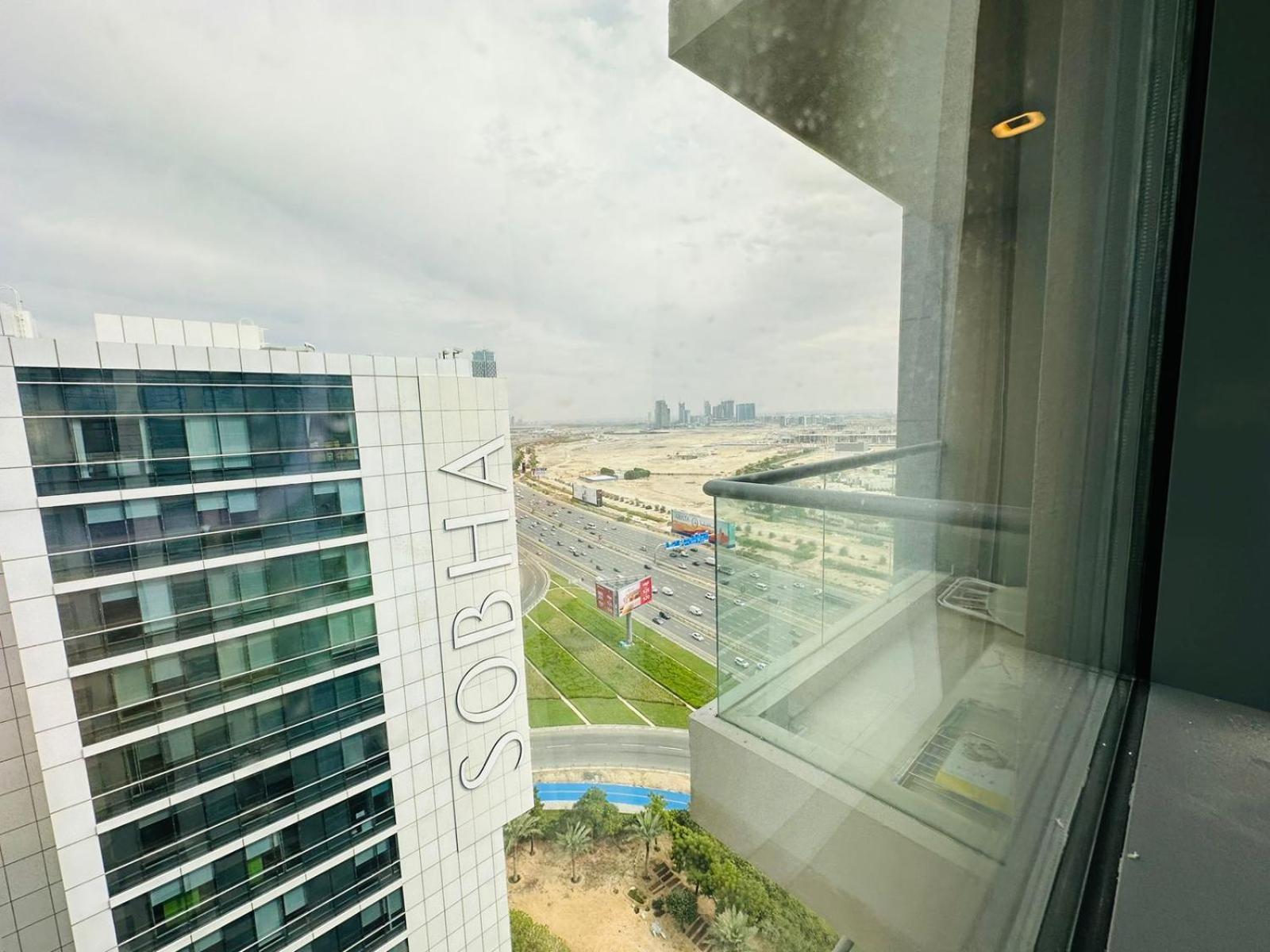 Oval Tower * Dubai