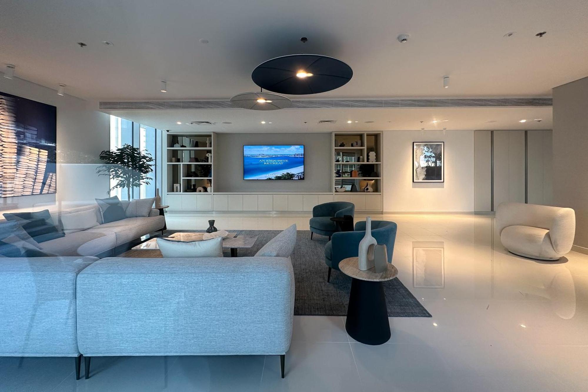 Luxe Living In Beachfront 2 Bedroom In Marina Dubai