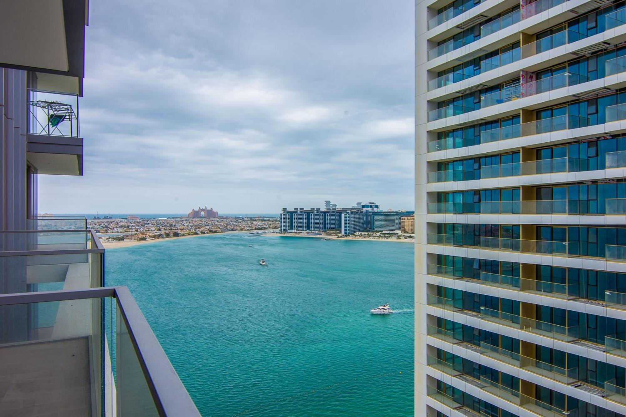 Luxe Living In Beachfront 2 Bedroom In Marina *