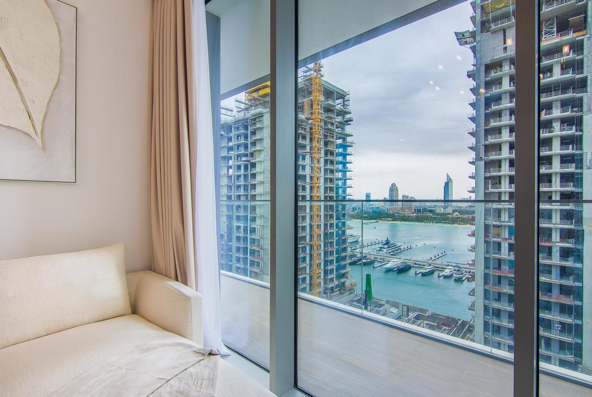 Luxe Living In Beachfront 2 Bedroom In Marina