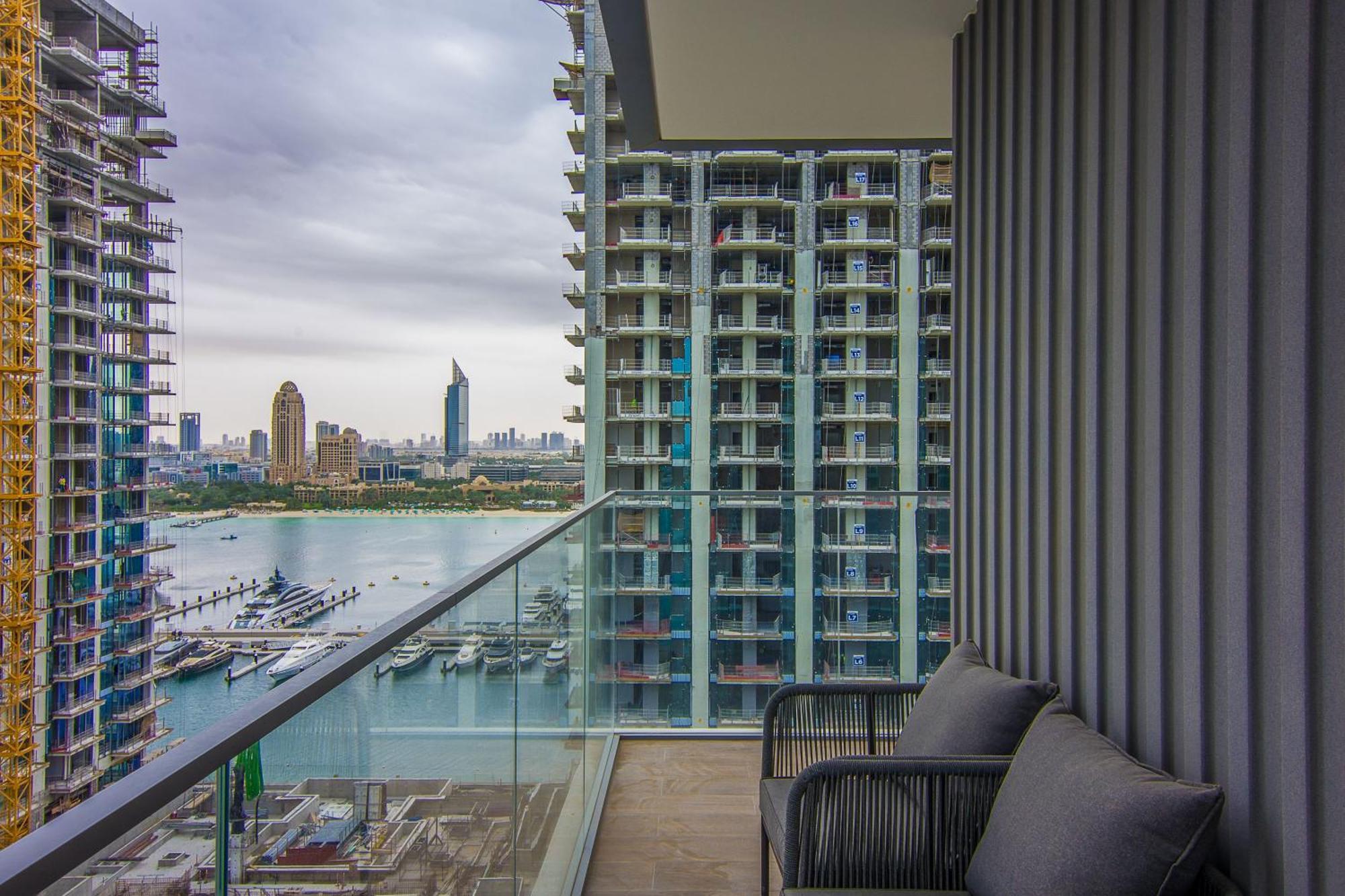 Luxe Living In Beachfront 2 Bedroom In Marina