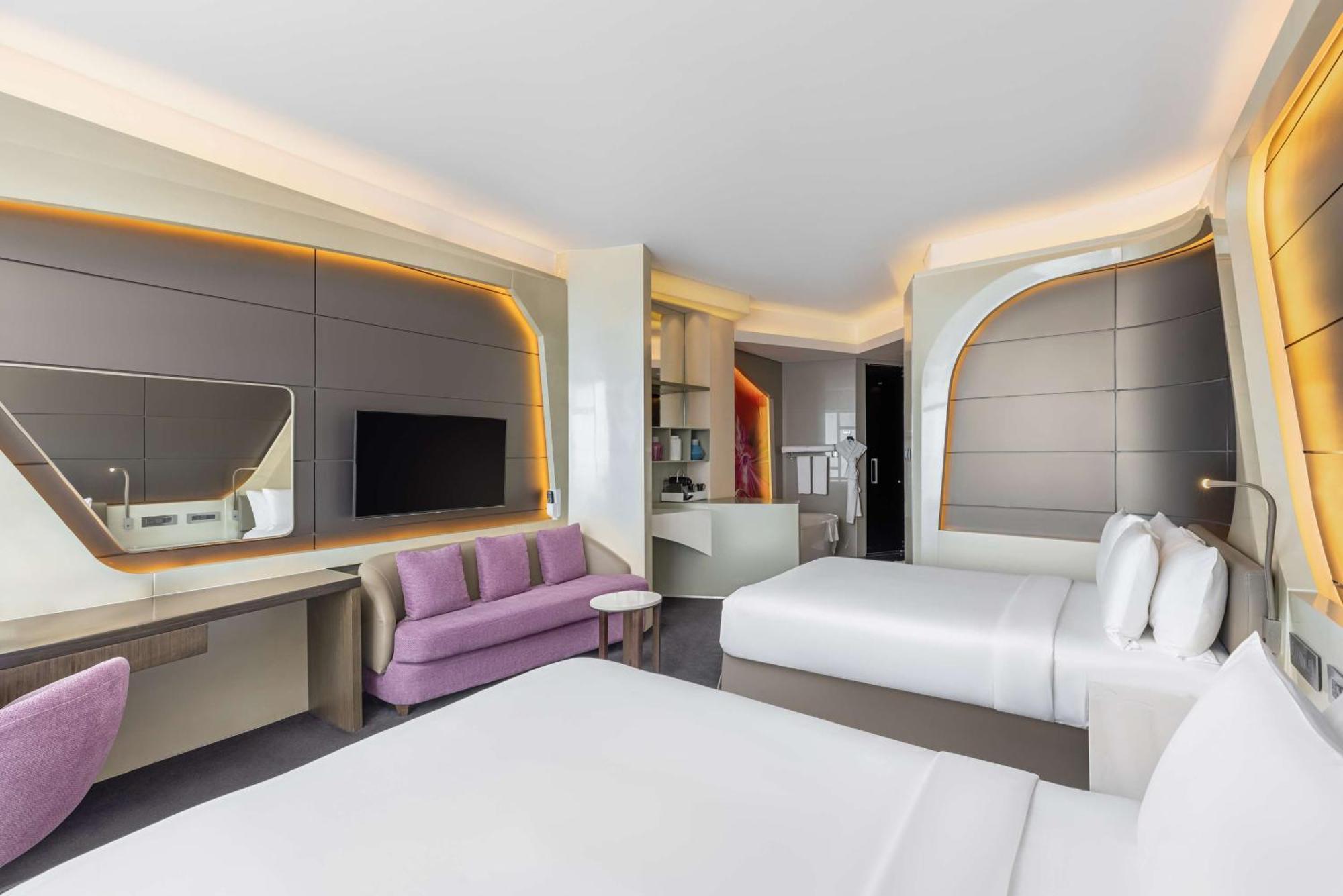 V Dubai, Curio Collection By Hilton
