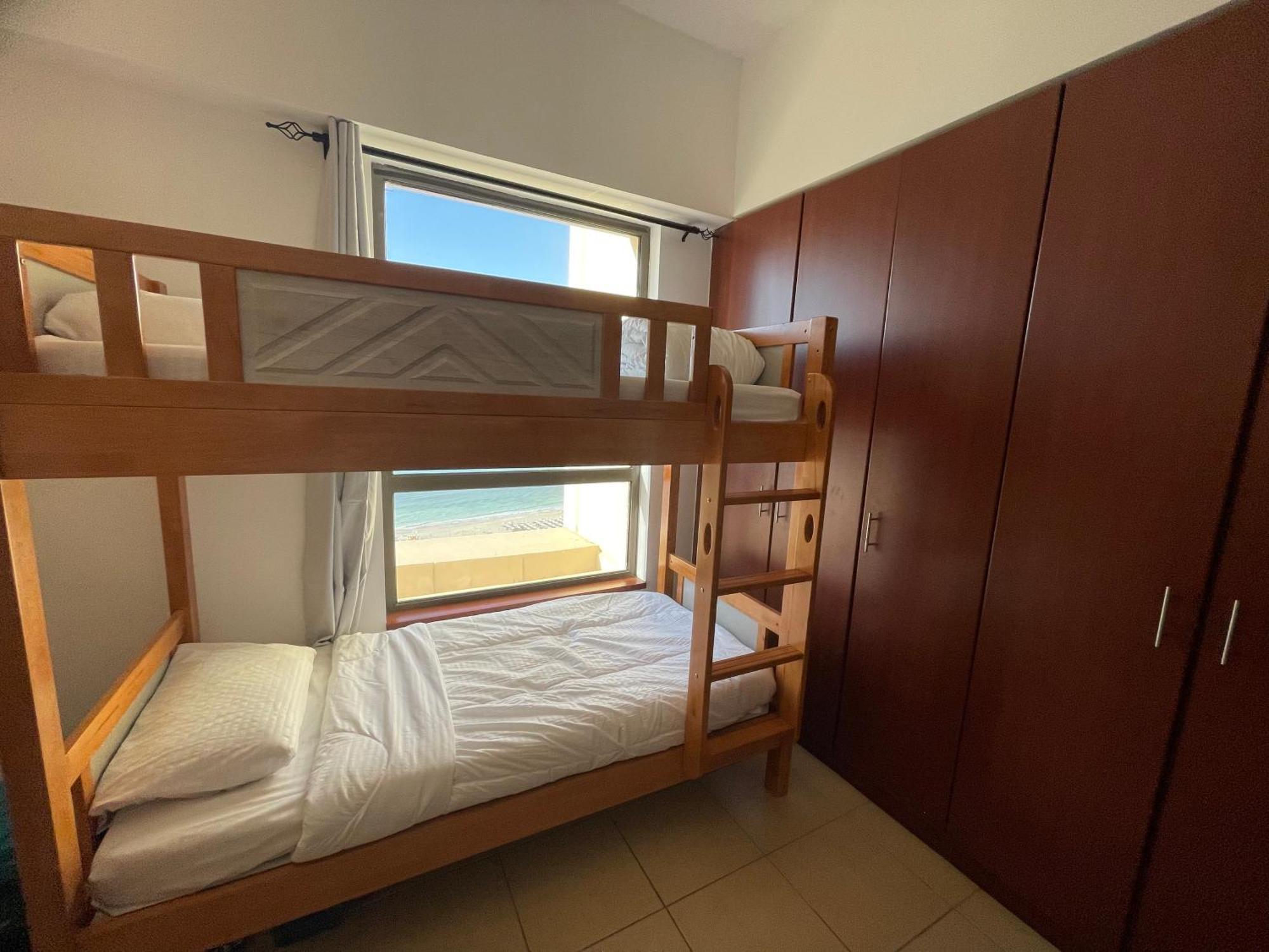 Seaview Beach Jbr - Walk To Beach - Gym - Pool - Metro Station * Dubái