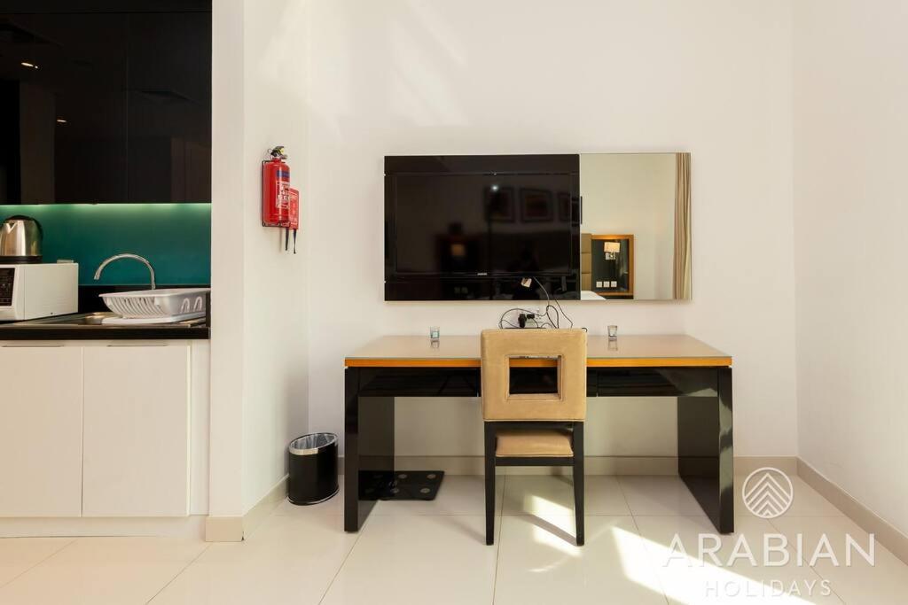 Contemporary Spacious In Business Bay Dubaï