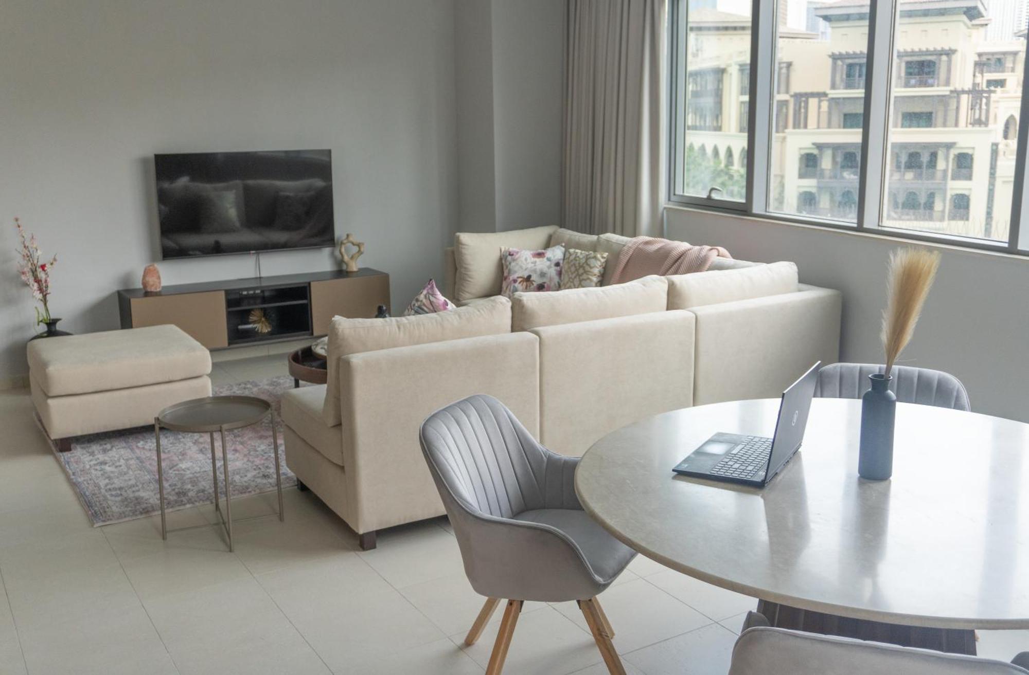 Downtown Oasis, Burj Khalifa Views, Luxury Amenities Apartamento Dubai